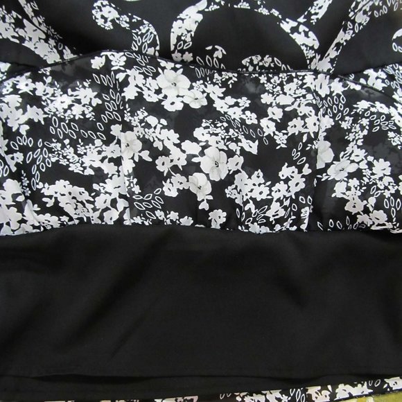 White House Black Market Ruffle Skirt Size Medium - Picture 3 of 5